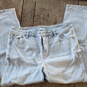 American Eagle Outfitters Light Wash Straight Leg Women’s Jeans